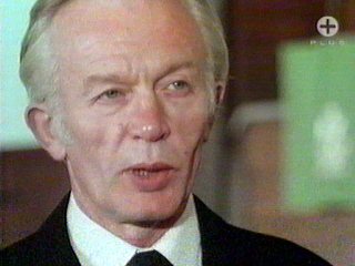 Morris Perry as Pastor Weavers in the 1977 Van der Valk episode, &#39;Man of Iron&#39; - Bio_Perry_VV02a
