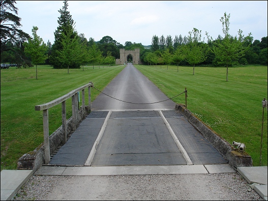 Hampton Court - main driveway, looking towards the front gate