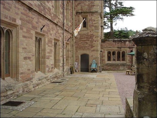 Hampton Court - Akwright courtyard - doorway into the house